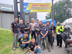 Rawan Kecelakaan Lalu Lintas di Raya Trosobo, Polisi Pasang Baner Himbauan 