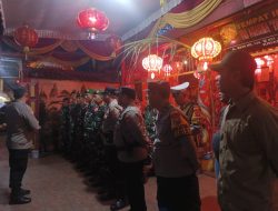 Polsek Krian Bersama Koramil Krian Pengamanan Ibadah Imlek di Klenteng Tri Dharma Teng Swie Bio
