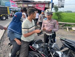 Edukasi Pentingnya Penggunaan Helm bagi Pengendara