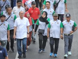 Kejati Jatim dan Masyarakat Surabaya Bersatu dalam Jalan Sehat HPN 2025 PWI Jatim