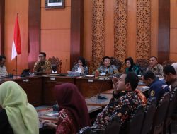 Bupati Sidoarjo Pimpin Rapat Koordinasi Perbaikan Jalan
