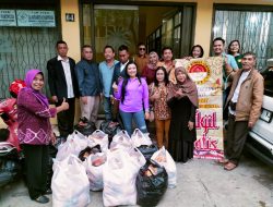 Ketua Umum ABI Bersama Anggota ABI Surabaya Bagikan 500 Tahjil