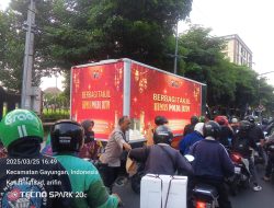 Bidhumas Polda Jatim Berbagi 300 Takjil