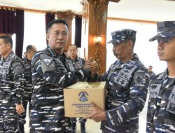 Dankodiklatal Serahkan Paket Lebaran Serentak via Vicon Bersama Kasal