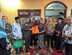 Bupati Sidoarjo H.Subandi Takziah ke Keluarga Korban Tragedi Tanah Longsor di Pacet Mojokerto
