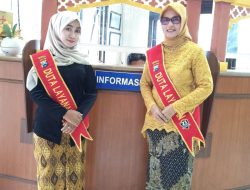 Hari Kartini, Polwan Sidoarjo Kenakan Kebaya di Pelayanan Samsat