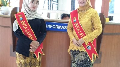 Hari Kartini, Polwan Sidoarjo Kenakan Kebaya di Pelayanan Samsat