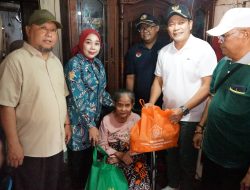 Bupati Sidoarjo Berikan Kursi Roda, Wujud Nyata Kepedulian Pemkab untuk Masyarakat