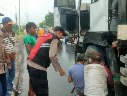 Polsek Krian Sigap Laporan Warga Melalui  Hotline 110, Adanya Truk Mogok