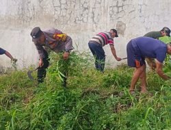 Kapolsek Krian Apresiasi Kekompakan Bhabinkamtibmas Ponokawan Kerja Bakti Humanis Bersama Warga
