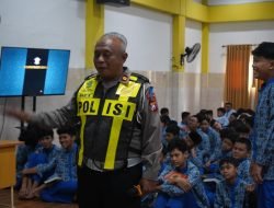 Kanit Lantas Polsek Taman Edukasi Tertib Lalu Lintas ke Siswa Baru SMP Muhammadiyah 2