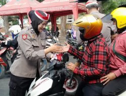 Aksi Nyata Polresta Sidoarjo Menyambut Dirgahayu Ke-80 RI, Bagikan Bendera Secara Serentak