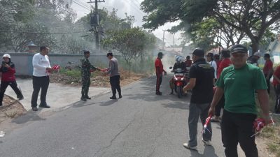 Sambut HUT RI ke-80, Koramil Kwanyar Bagikan Bendera Merah Putih