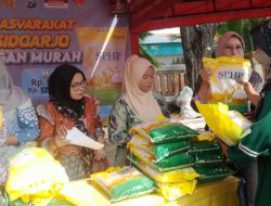 Bazar Beras Murah SPHP Diserbu Warga Krian