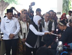 Masyarakat Sidoarjo Terima Bansos Pemprov Jatim Senilai Rp 4,9 Miliar