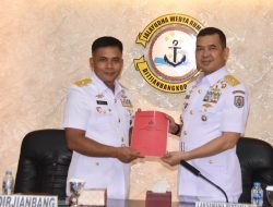 Laksma TNI Alan Dahlan Terima Naskah Memorandum