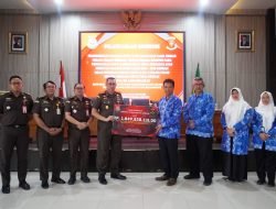 Serah Terima Barang Bukti Uang Senilai Rp. 1,8 Miliar Diterima Perumda Delta Tirta