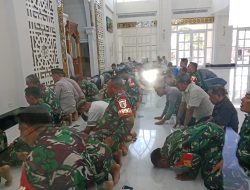 Kebersamaan di Tengah Aksi Penyampaian Pendapat di Mapolresta Sidoarjo