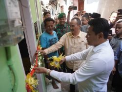Wujud Gotong Royong, Bupati Subandi Serahkan Kunci Renovasi RTLH. 