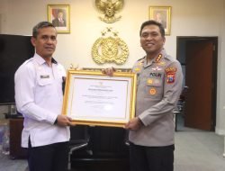 Menteri Imigrasi dan Pemasyarakatan Berikan Penghargaan Kapolresta Sidoarjo