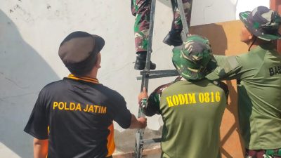 Sinergitas TNI-Polri, Renovasi Rumah Warga Krian
