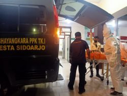 Proses Evakuasi Ditemukan 9 Korban Meninggal, Ambulans Poliklinik Polresta Sidoarjo Bawa Ke RS Bhayangkara