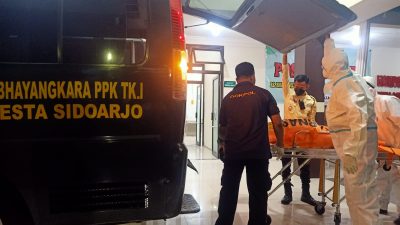Proses Evakuasi Ditemukan 9 Korban Meninggal, Ambulans Poliklinik Polresta Sidoarjo Bawa Ke RS Bhayangkara