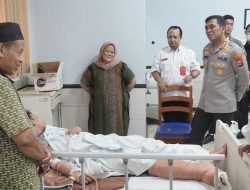Kapolresta Sidoarjo Jenguk Santri yang Masih dalam Perawatan