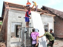 TMMD ke-126 Perbaiki Rumah Bapak Wandi: Wujud Nyata Kepedulian TNI