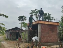 Wujud Kepedulian, Sertu Junaidi Babinsa Wringinanom Ajak Warga Bangun Tandon Air