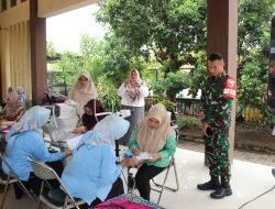 Bentuk Kepedulian Satgas TMMD 126/Sidoarjo Layanan Kesehatan Mata Gratis