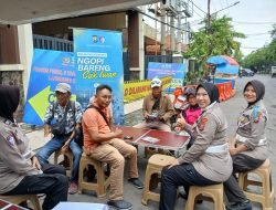 Ditlantas Polda Jatim Ngopi Bareng Warga Sosialisasi Tertib Lalin di Operasi Zebra Semeru