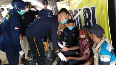 Nakes Polri Berikan Layanan Kesehatan Gratis bagi Korban Banjir di Aceh Tamiang