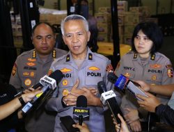 Slog Polri Percepat Distribusi Bantuan ke Tiga Provinsi Terdampak Bencana Melalui Jalur Udara dan Laut