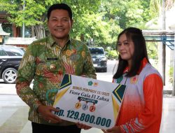 Bupati Sidoarjo Resmi Serahkan Bonus Atlet Porprov IX