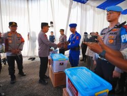 Kapolri Beri Motivasi dan Apresiasi kepada Anggota Polri Terdampak Bencana di Sumbar