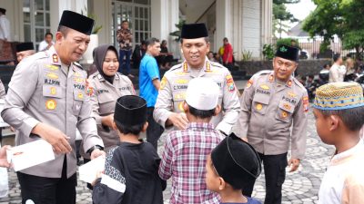 Jumat Berkah Polresta Sidoarjo, Bagikan 3.000 Nasi Kotak untuk Masyarakat