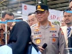 Wakapolri Bagikan Sembako ke Ribuan Buruh, Wujud Kepedulian Polri di Sektor Industri Dalam Negeri