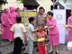 Polsek Taman Bersama Bhayangkari Awali Tahun dengan Aksi Sosial Jumat Berkah