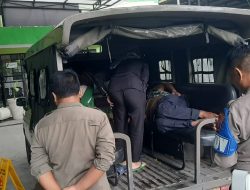 Tergeletak Tanpa Identitas, Seorang Warga Dievakuasi Polsek Taman 