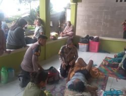 Polri “All Out” Evakuasi, Hadirkan Randurlap dan Patroli Kesehatan Door to Door untuk Korban Banjir Karawang