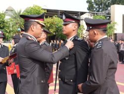 Kapolresta Sidoarjo Pimpin Upacara penganugerahan Satyalancana 