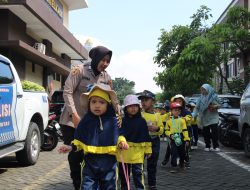 Satlantas Polresta Sidoarjo Kenalkan Profesi Polri Sejak Dini