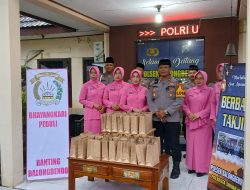 Polsek Balongbendo dan Bhayangkari Bagikan 400 Paket Takjil, Jalin Kedekatan dengan Masyarakat di Bulan Ramadhan