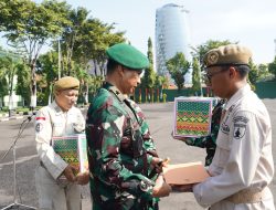 Danrem 084/BJ Serahkan Bingkisan Lebaran dan Pimpin Apel Pemberangkatan Cuti