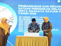 Mendikdasmen Resmikan Revitalisasi 45 Sekolah dan Serahkan 1.577 IFP di Sidoarjo