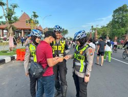 Polwan Polresta Sidoarjo Amankan Car Free Day Alun-alun