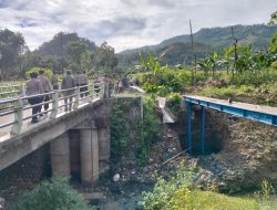 Polres Ponorogo Bangun Jembatan Merah Putih, Warga Tidak Lagi Terisolir