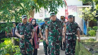 Pangdam Brawijaya Bersama Danrem BJ Tinjau Jembatan Perintis Garuda