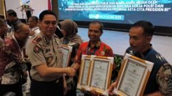 Humas Polresta Sidoarjo Raih Dua Penghargaan Di Rakernis 